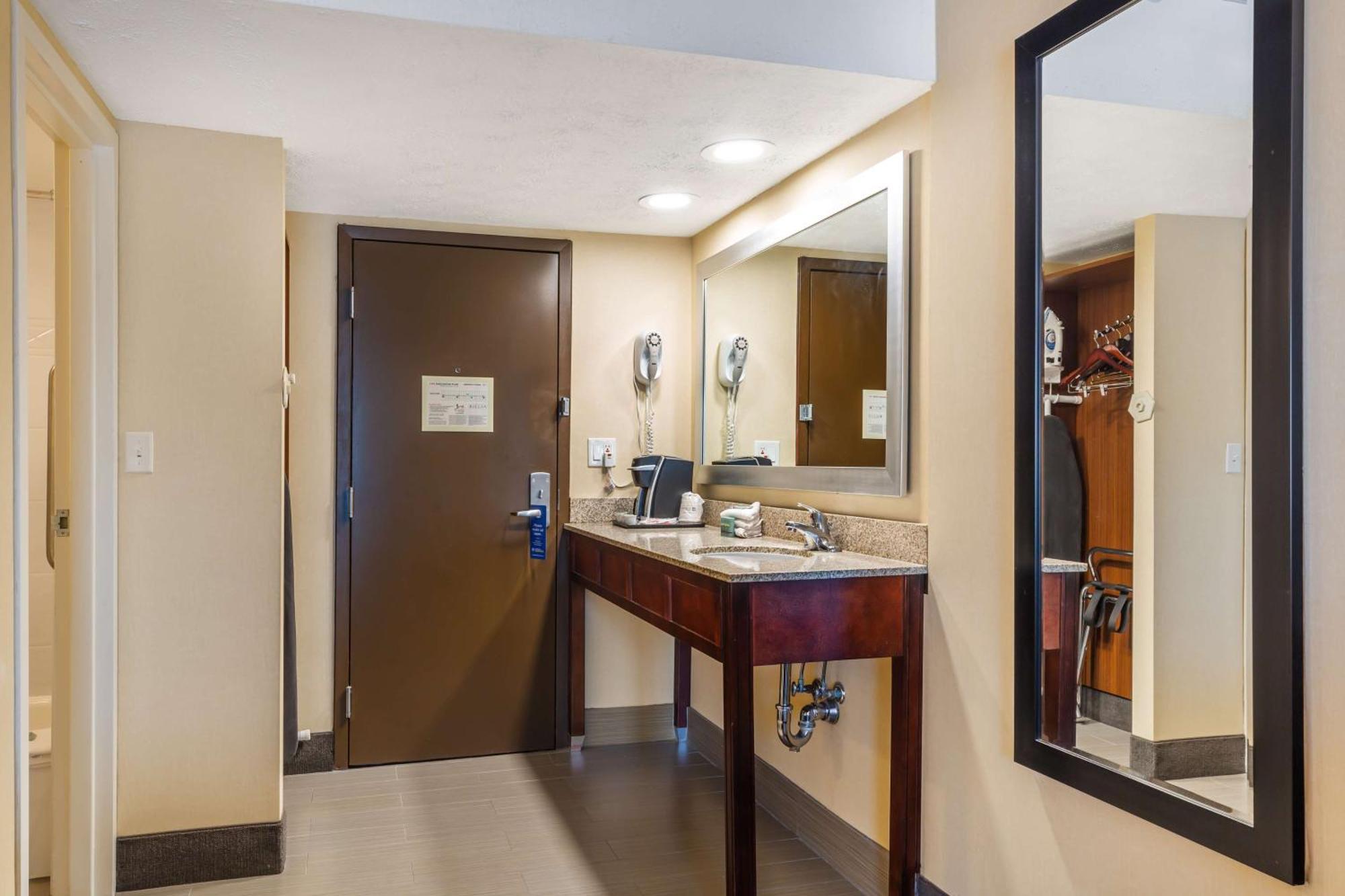 Best Western Braintree Inn מראה חיצוני תמונה